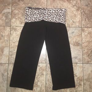 VS Pink cropped yoga pants/leggings